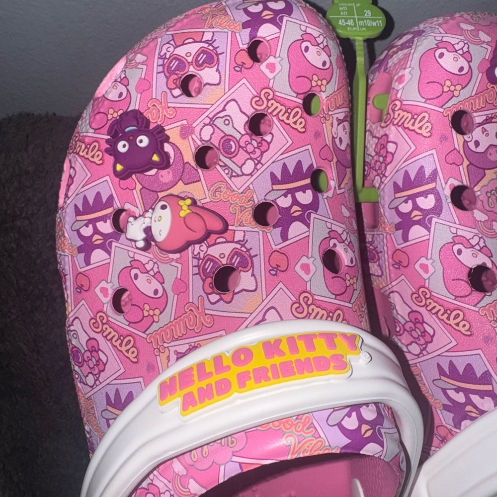 Hello Kitty Crocs - Picture 2 of 5